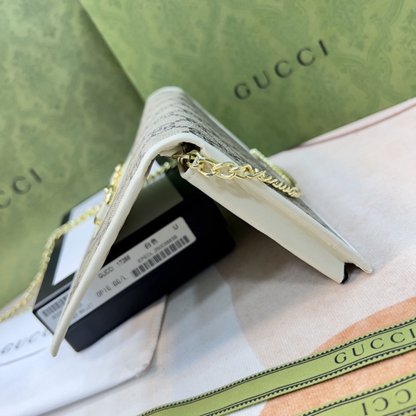 グッチ財布コピー背面デザイン